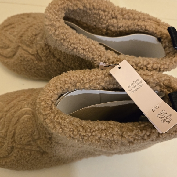 Victoria Secret Slippers Booties - Picture 2 of 13